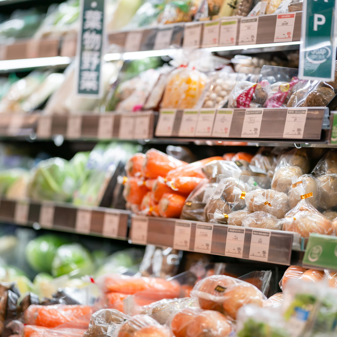スーパーの野菜が陳列されている様子